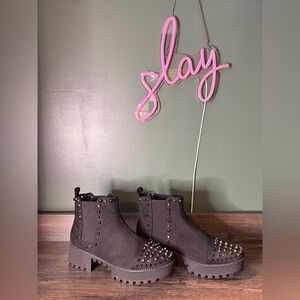 Lightweight Platform Ankle Boots with Studs and Spikes COMFY Edgy Suede Look